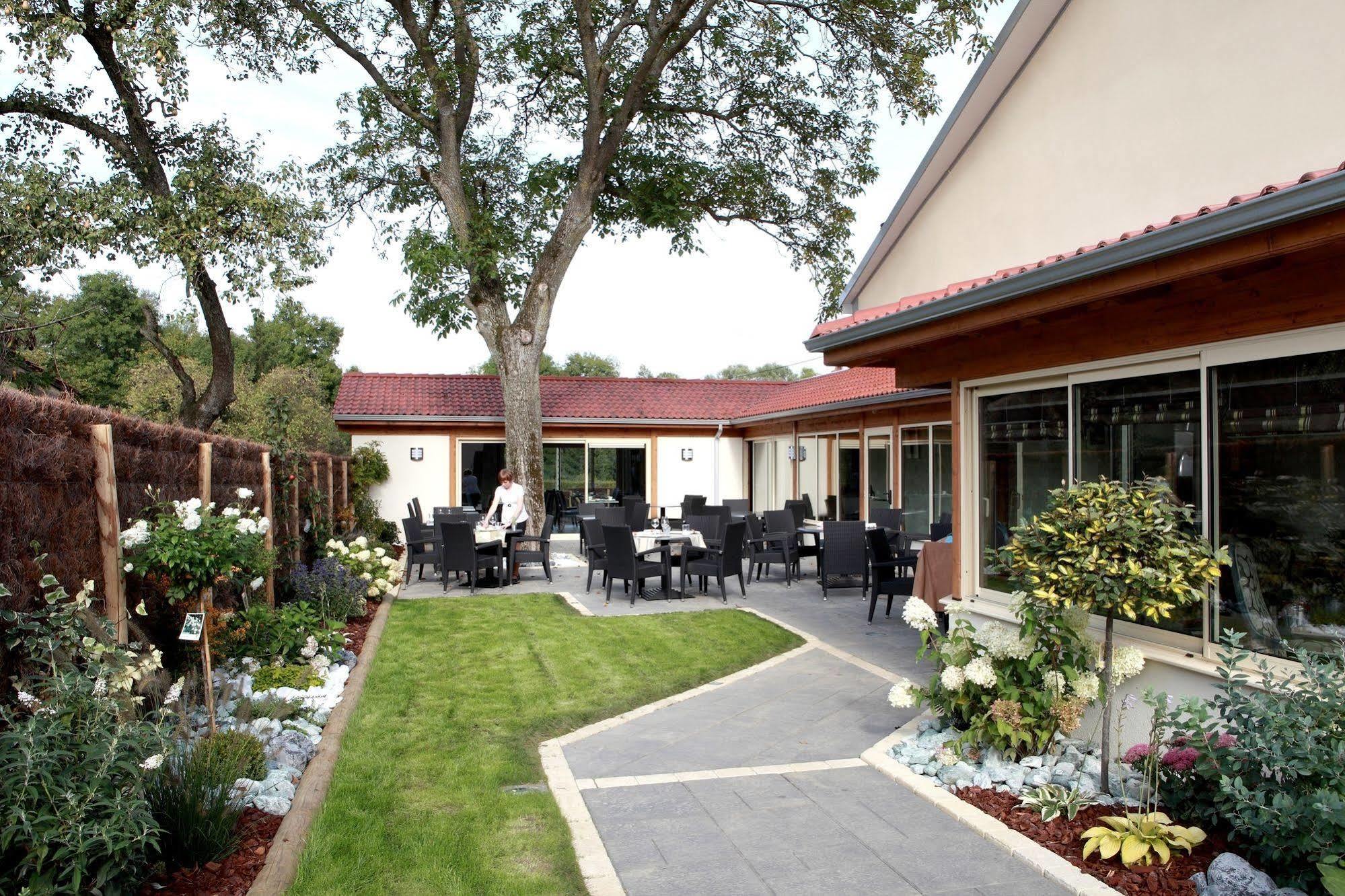 Hotel Logis Burnel Et La Cle Des Champs Rouvres-en-Xaintois Exterior foto
